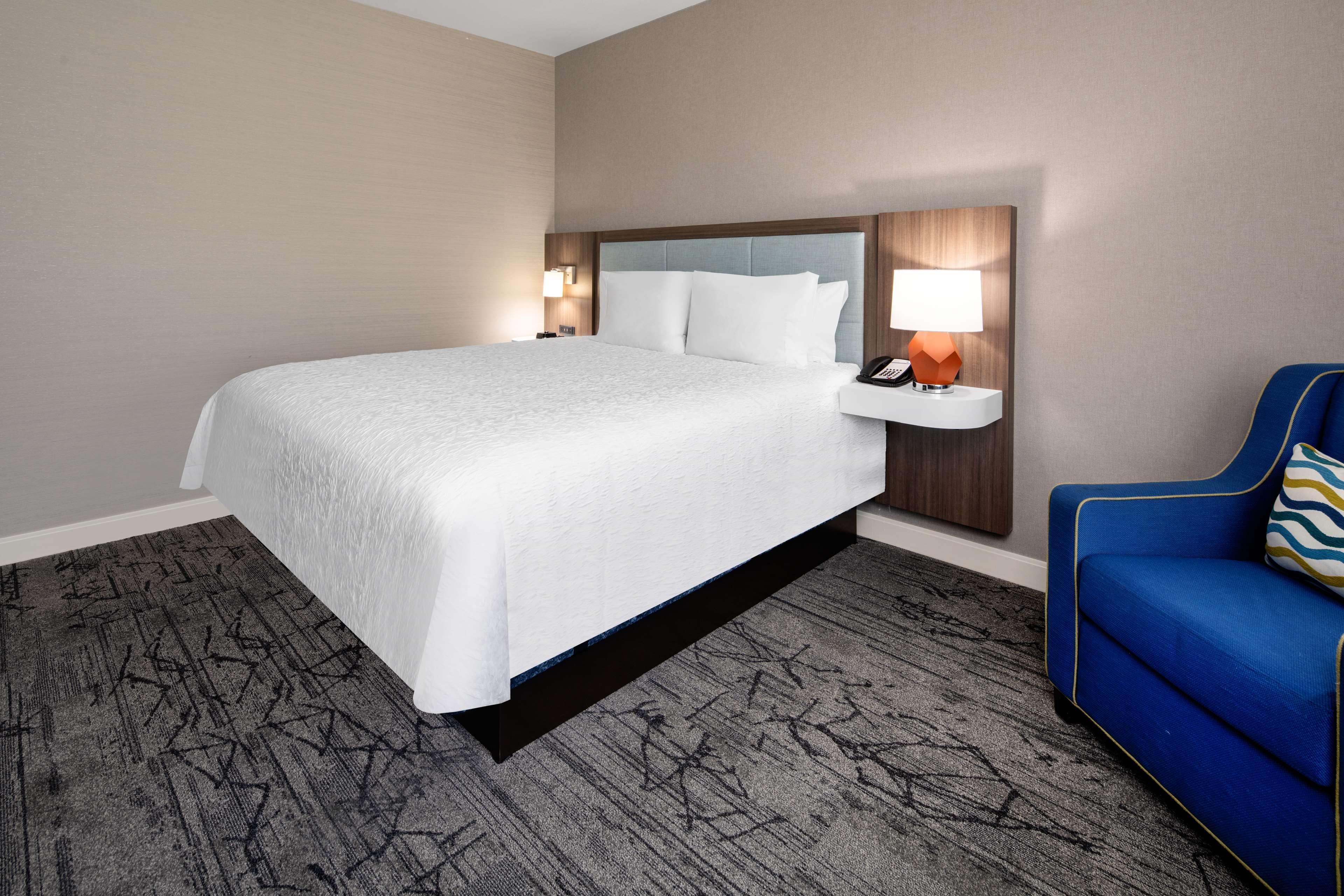 Hampton & Gilroy, Ca Hotel 3*