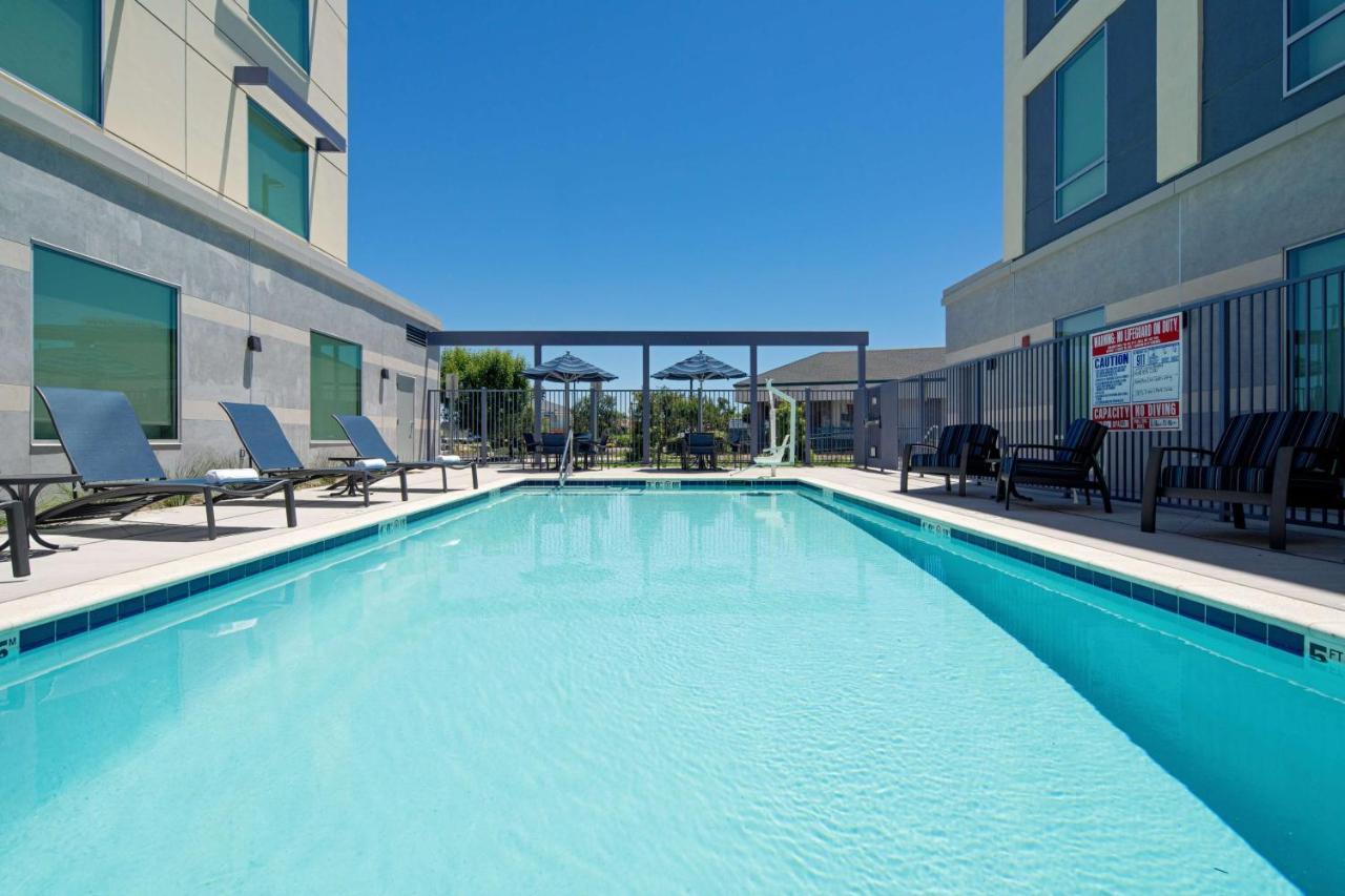 Hampton & Gilroy, Ca Hotel 3*